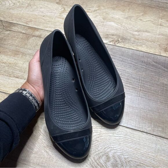 Crocs Flats Womens Size 8 Black Patent Shiny Cap Toe Ballet Slip On Shoes 12300 - Picture 8 of 8